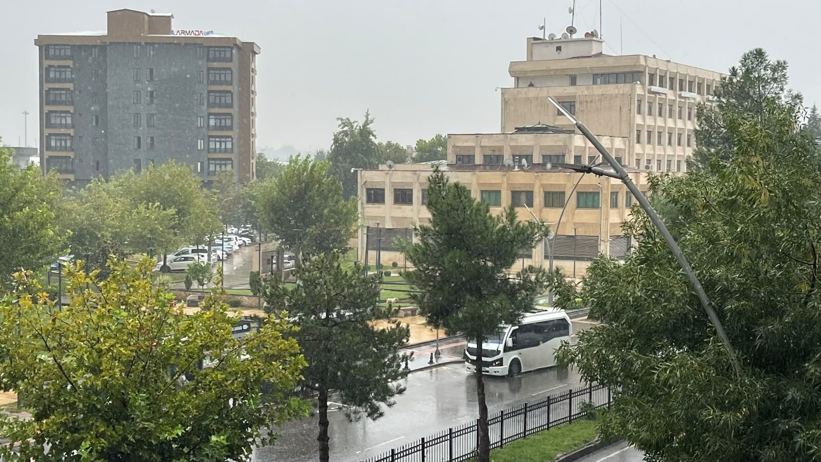 Batman’da Yağmur Serinliği Beraberinde Getirdi (3)