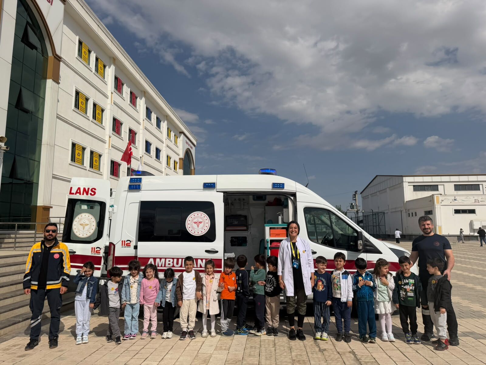 Okulda Gerçeğini Aratmayan Deprem Tatbikatı