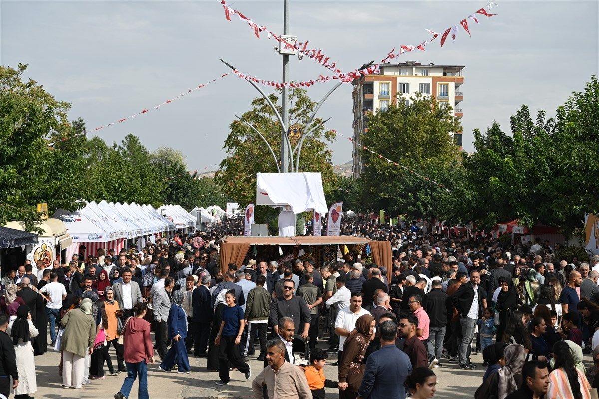 Gercüş Bağbozumu Ve Gastronomi Festivali Yoğun İlgi Gördü 4