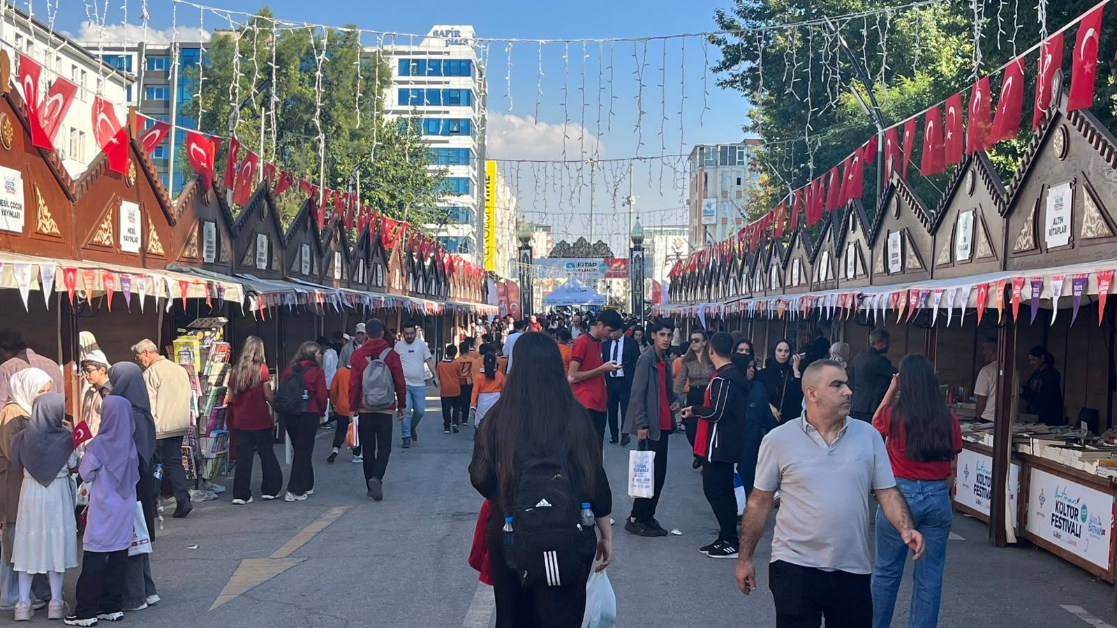 Ki̇tap Okuma Ni̇meti̇nden Faydalanin! (1)