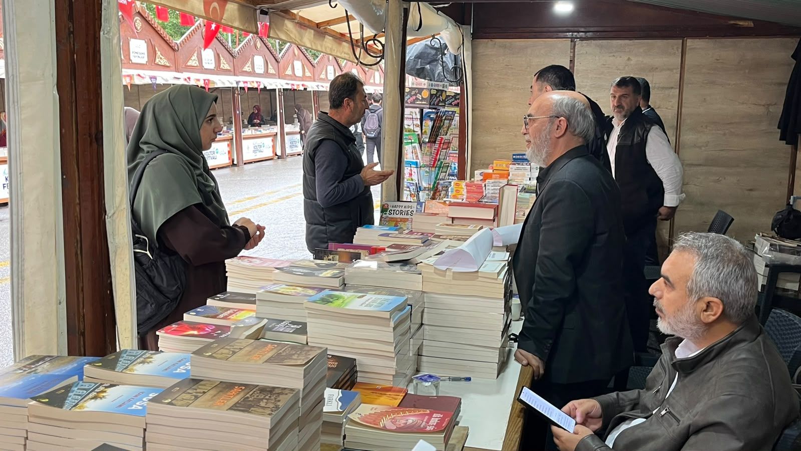 Ki̇tap Okuma Ni̇meti̇nden Faydalanin! (4)