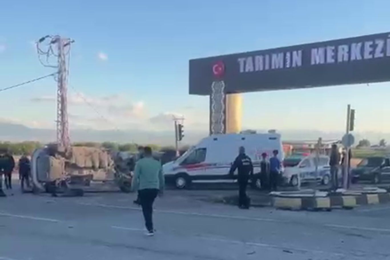 Malatya'da minibüs ile otomobil çarpıştı: 3 yaralı