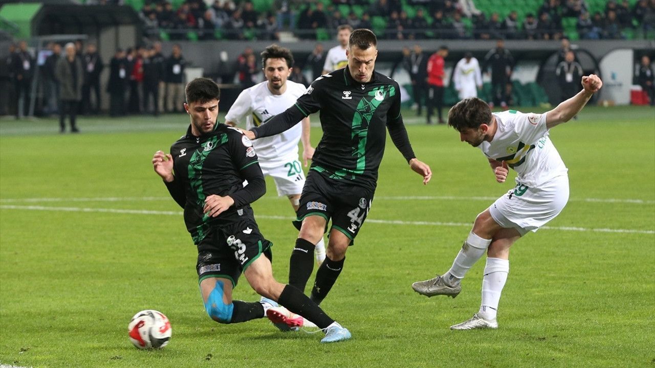Kırklarelispor – Sakaryaspor Maçı Şifresiz Canlı Yayın İzle