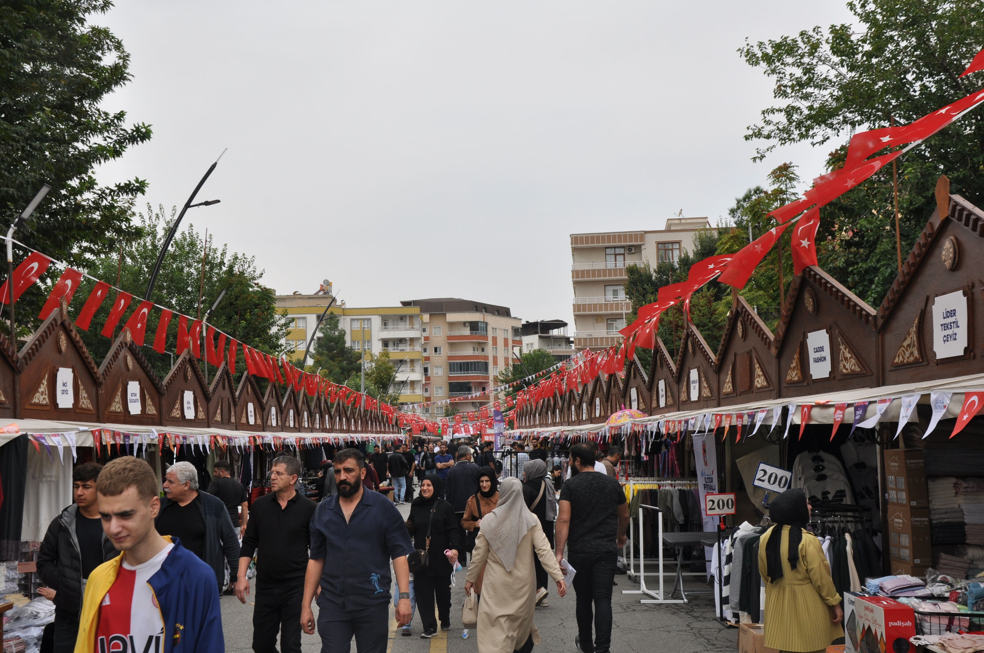 Teksti̇l Fuari Kapilarini Açti Esnaf Umutlu (1)