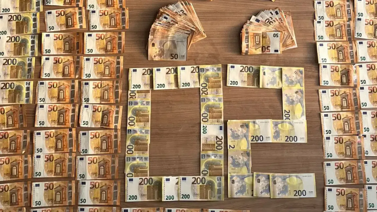 Dolandırılan şahsa ait paralar yol kontrolünde yakalandı