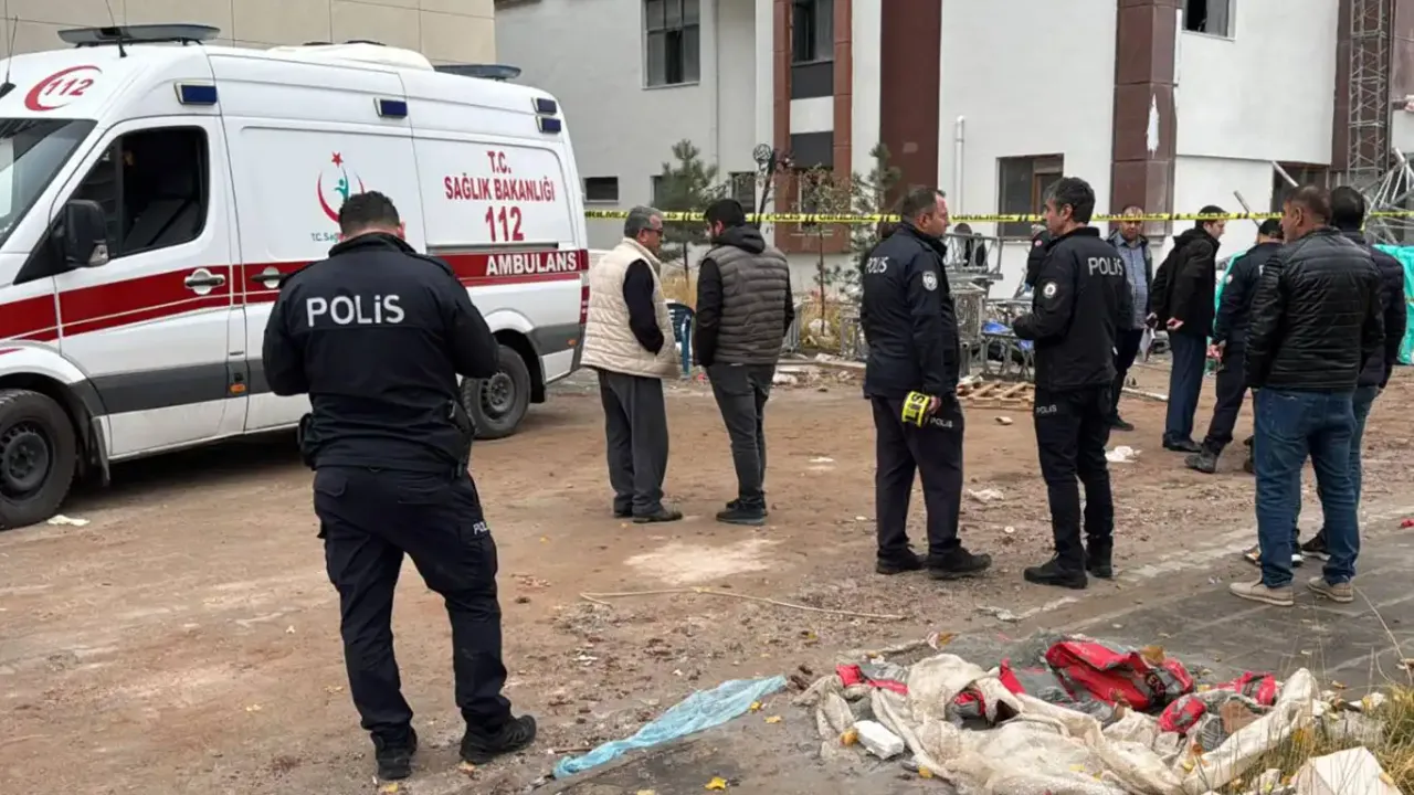 Malatya'da iskele çöktü: 2 işçi hayatını kaybetti
