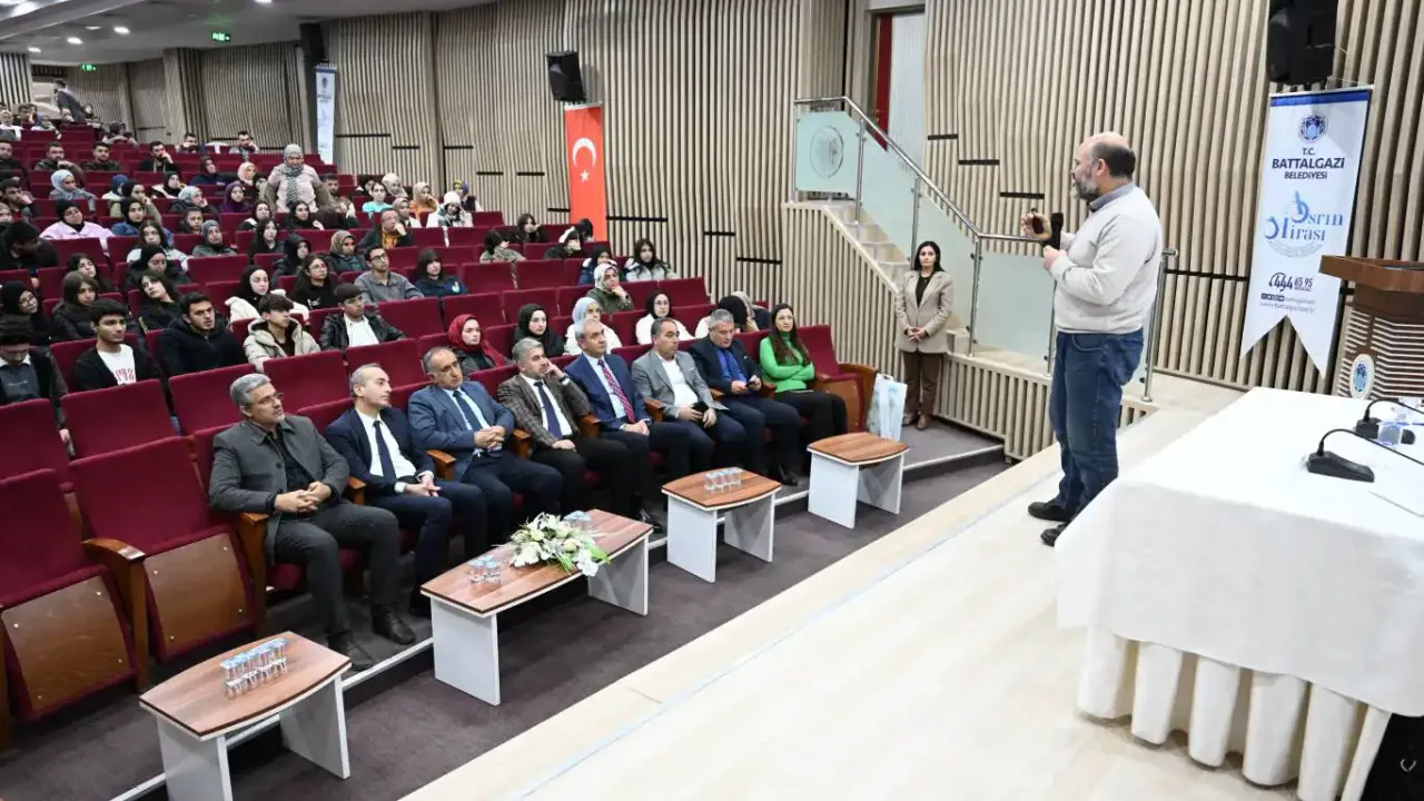 Battalgazi Belediyesi’nden “Filistin” konferansı