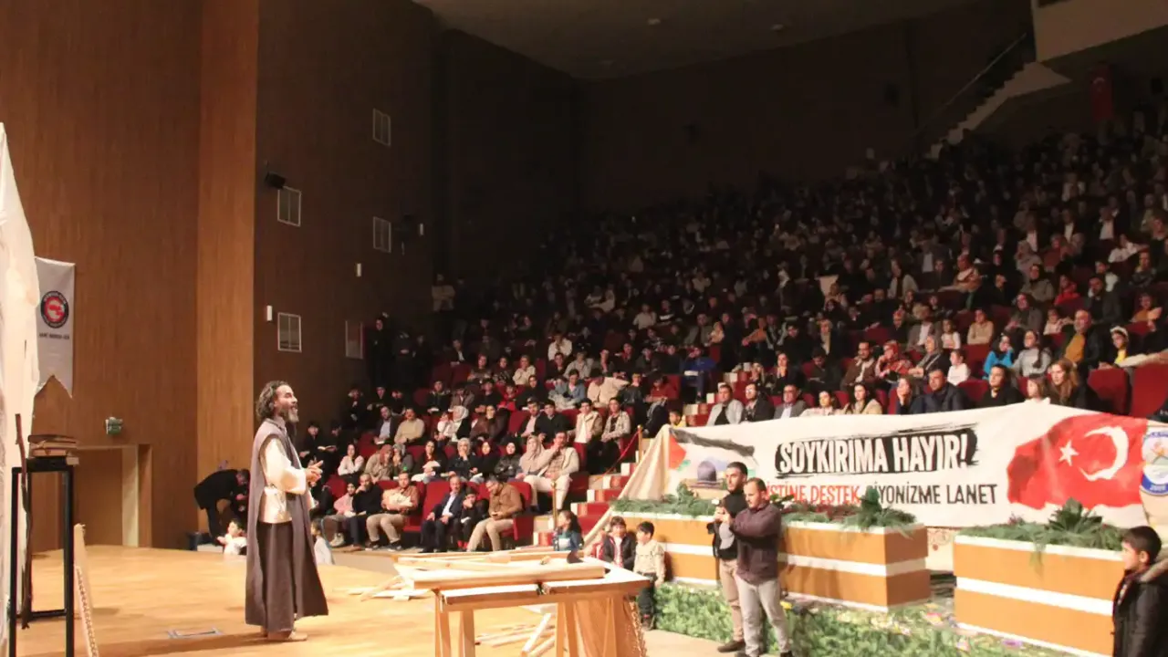 "Minber" oyunu Şırnak'ta sergilendi