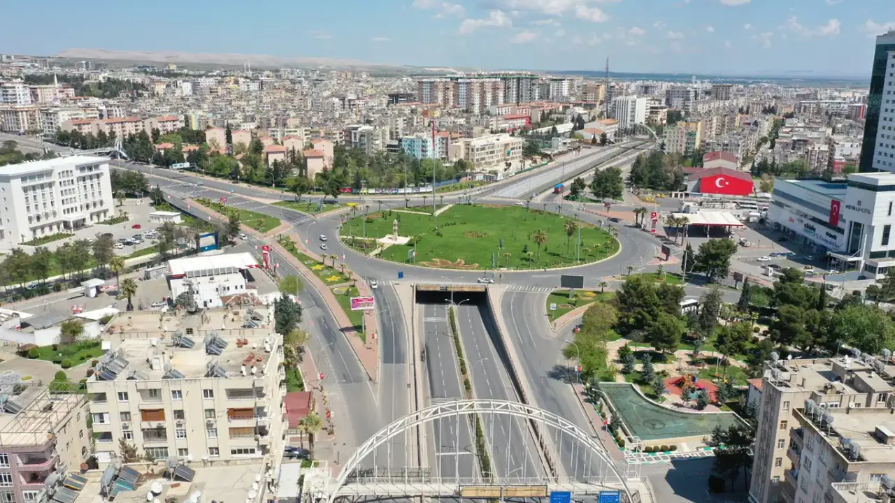 Şanlıurfa’nın demografik yapısı ve ilçelere göre nüfus dağılımı nasıl?