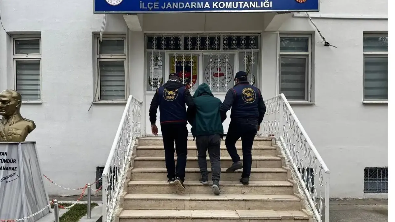 Diyarbakır'da farklı suçlardan aranan 2 firari yakalandı