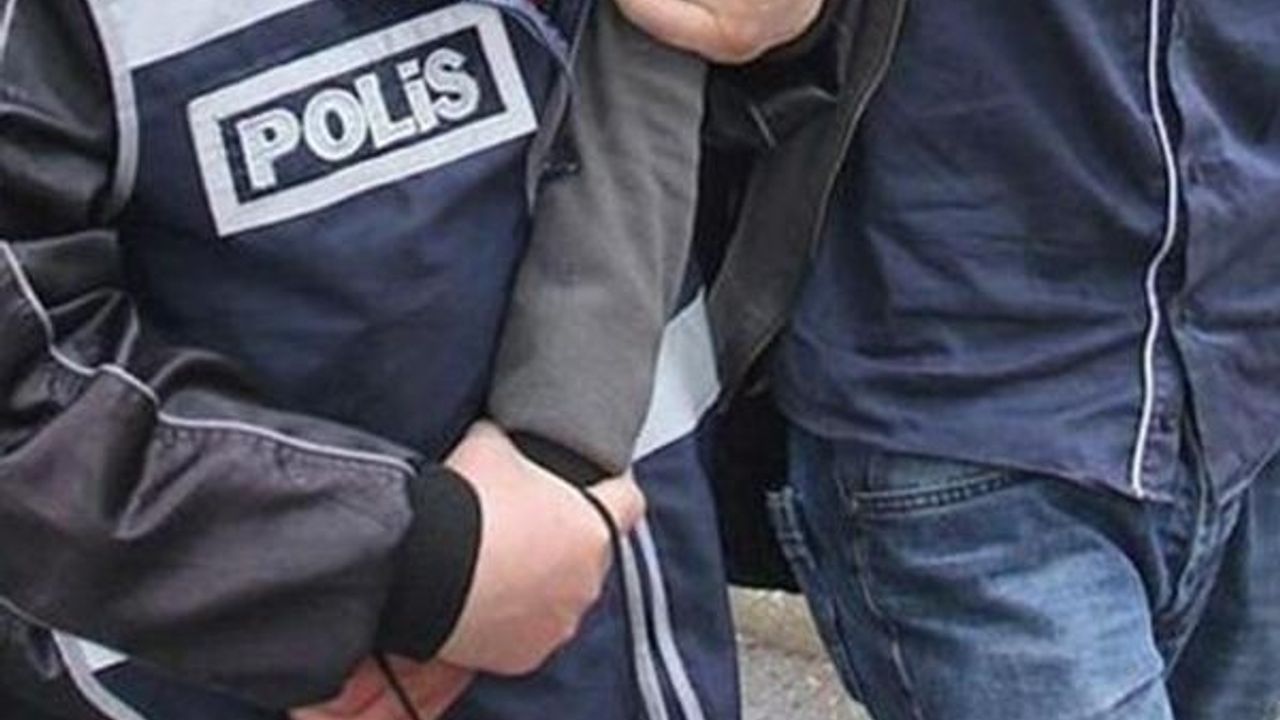 10 POLİSTEN 8'İ TUTUKLANDI