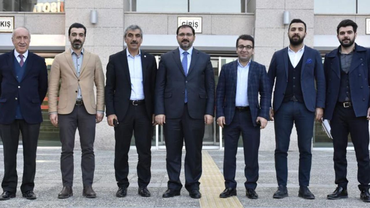 LİSTELERİ SEÇİM KURULUNA TESLİM ETTİLER