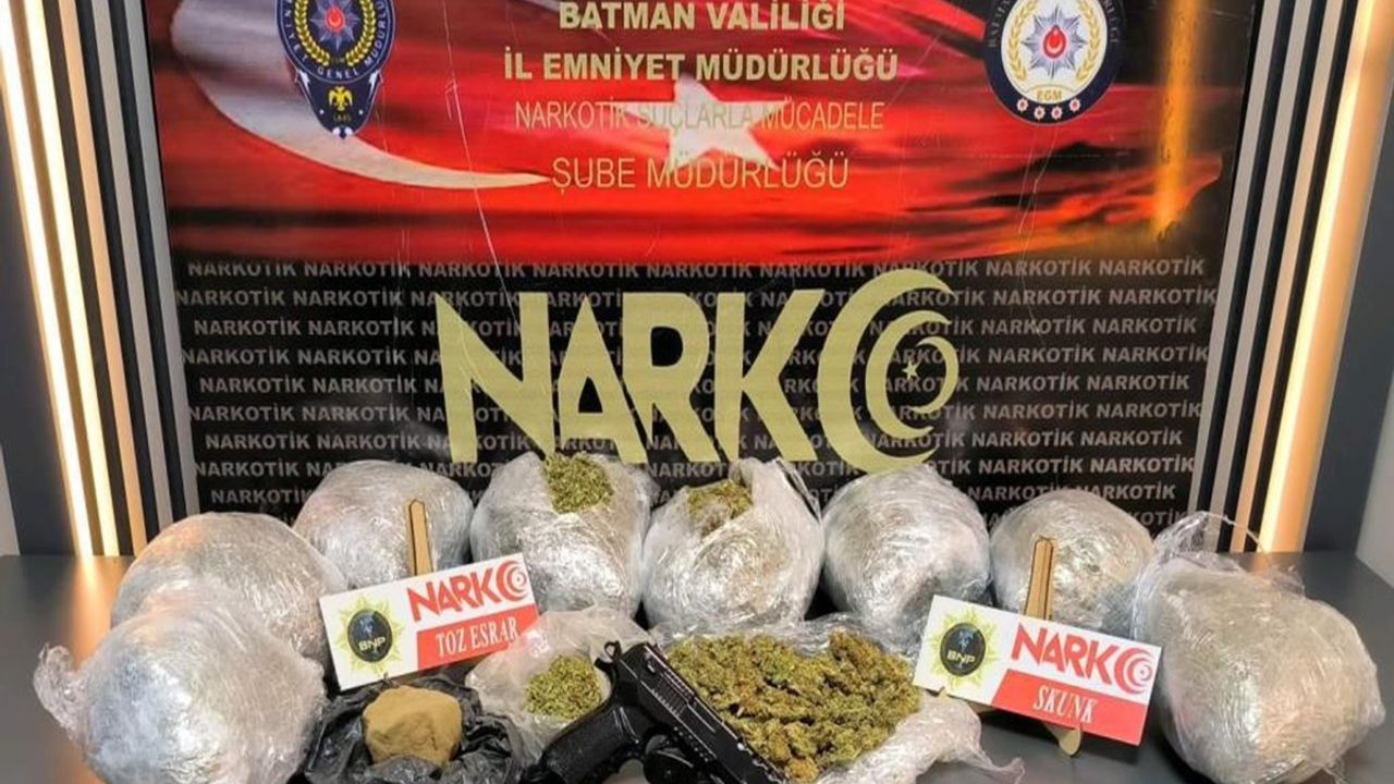 Polisten kaçarken attıkları kutudan uyuşturucu çıktı