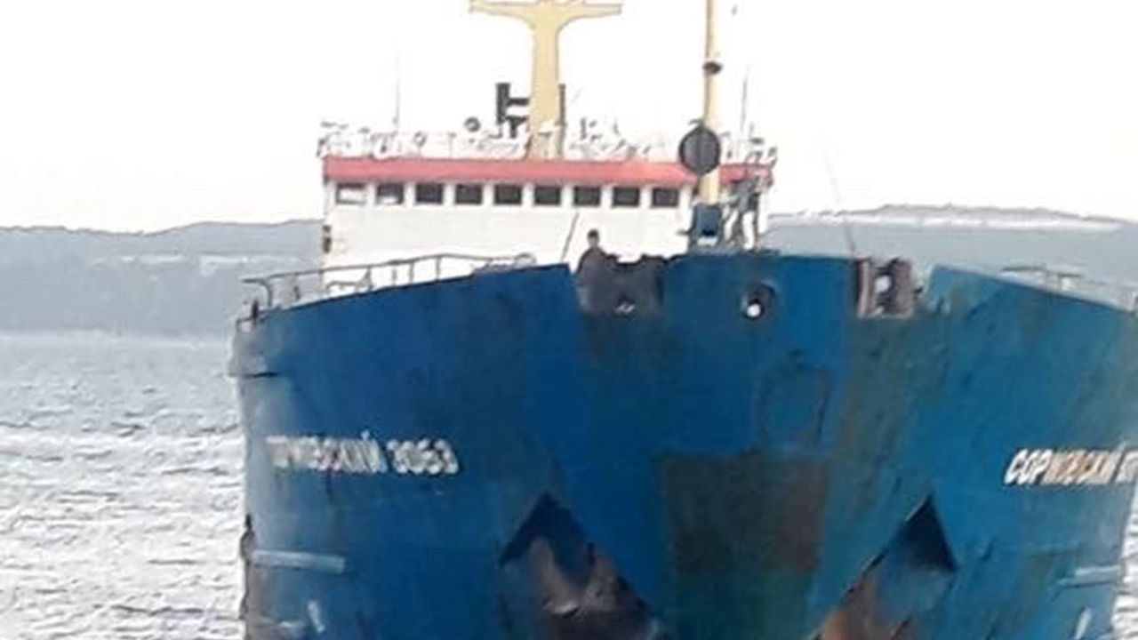 Gemi boğazda arızalandı