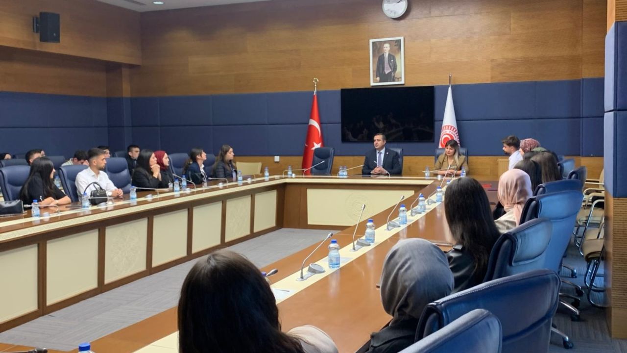 Ramanlı, Erciyes Üniversitesi Öğrencilerini Meclis’te Ağırladı