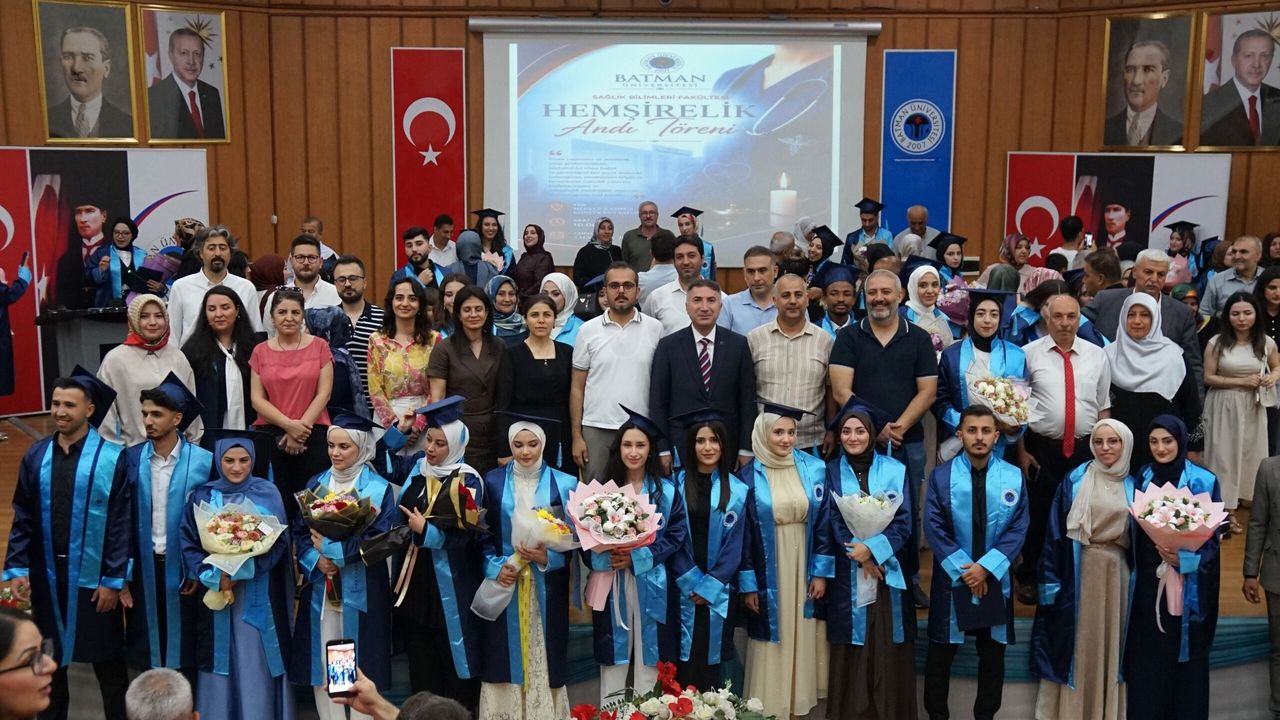Batman Üniversitesi'nde Mezuniyet Coşkusu