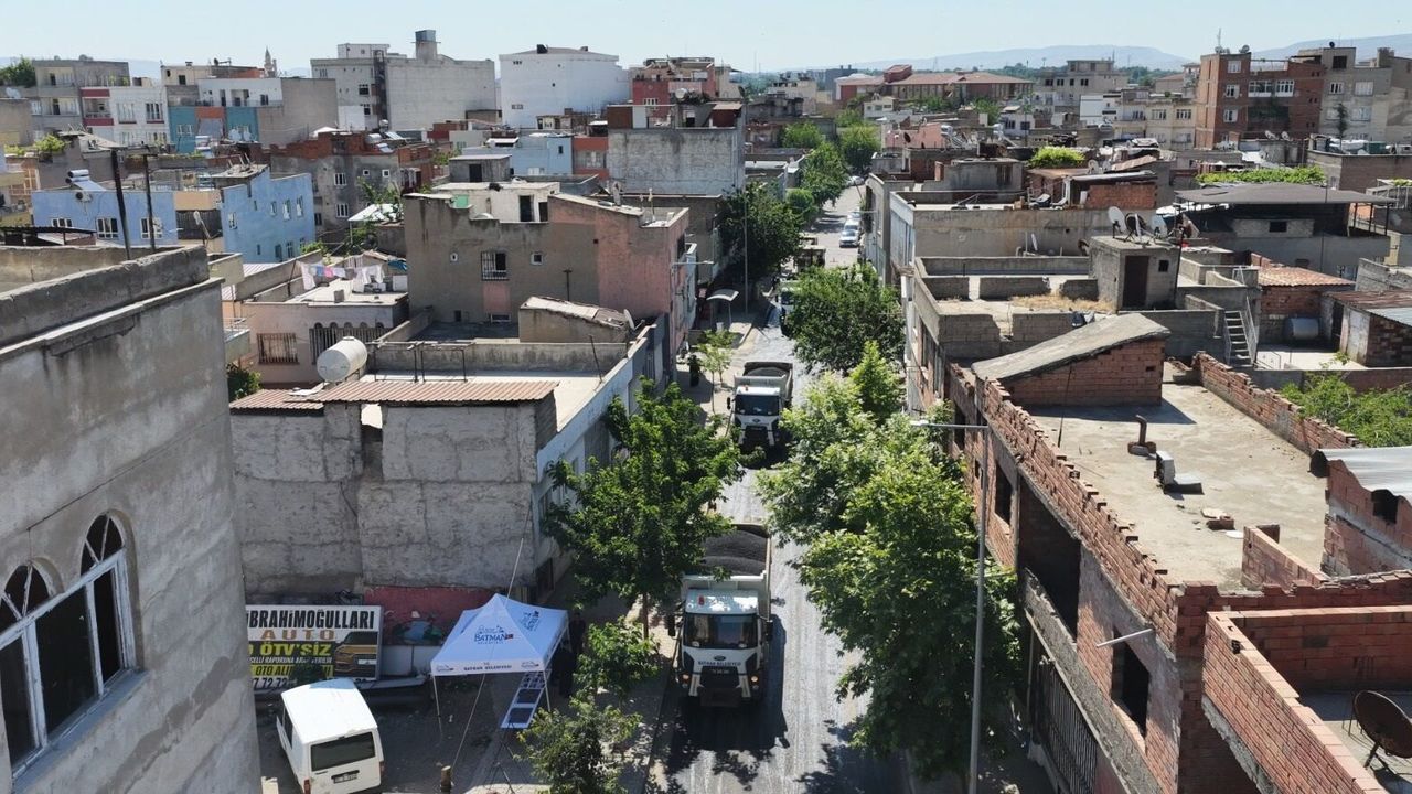 Kısmet Mahallesi’nde Yol ve Üstyapı Çalışmaları Sürüyor
