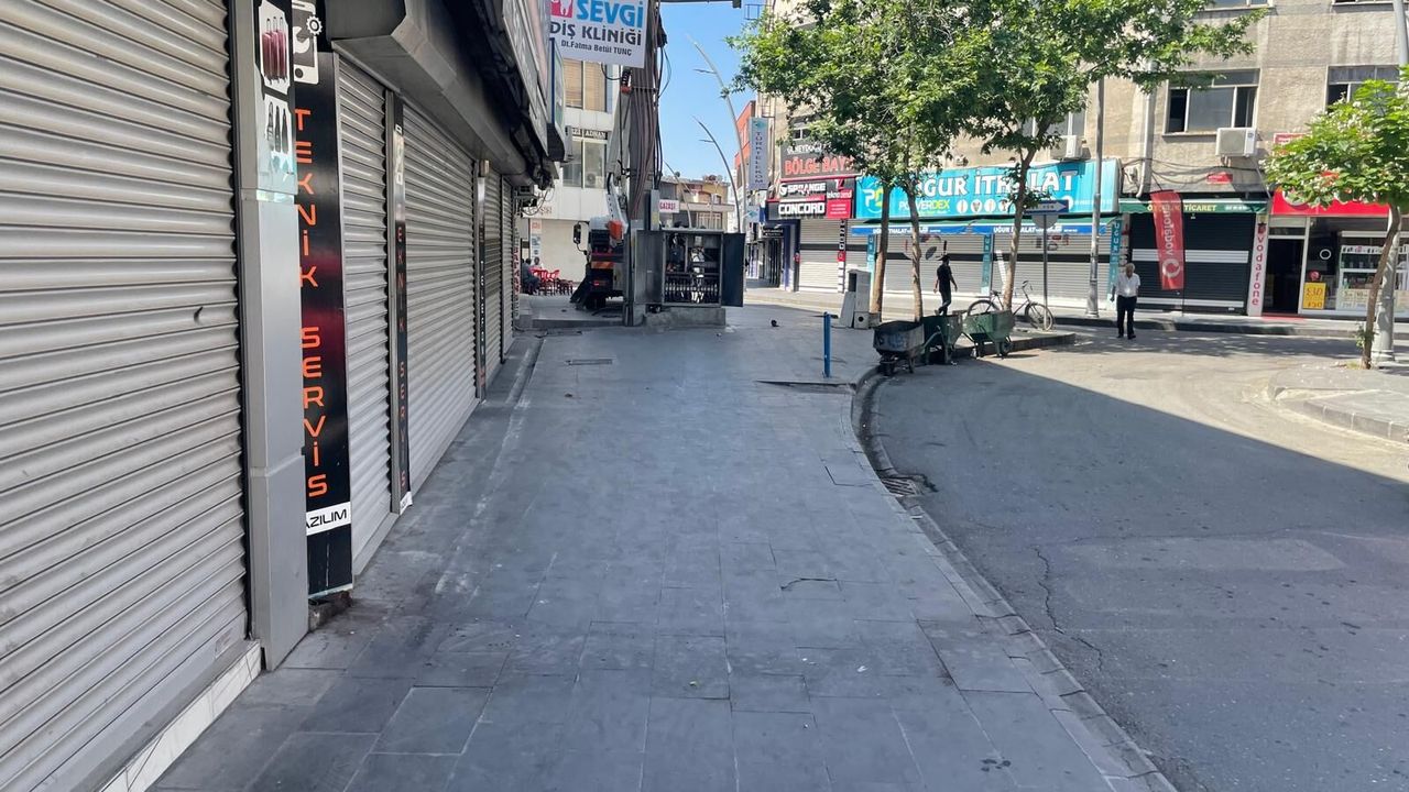 Çarşı Esnafı Öğlene Kadar Elektriksiz Kaldı