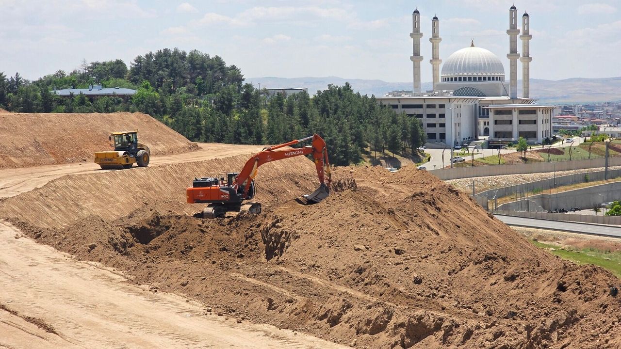 Yeni Valilik Yerleşkesi Çevresinde Düzenleme Çalışmaları Sür