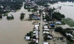 Hindistan'da fırtına nedeniyle 600 bin kişi tahliye edildi