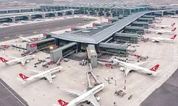 İstanbul'da kuvvetli lodos nedeniyle bazı uçaklar iniş yapamadı