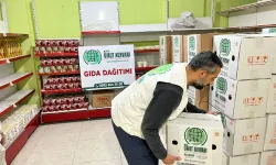 Umut Kervanı Bursa'da yüzlerce aileye gıda desteğinde bulundu