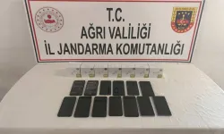 Ağrı'da jandarma ekipleri kaçak cep telefonu ve kulaklık ele geçirdi