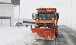 Bitlis’te  kar yolları kapattı: 111 köy yolu ulaşıma kapandı