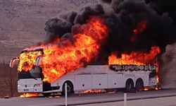 Hasankeyf yolunda otobüs kül oldu!