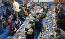 Camiye giden çocuklara iftar!