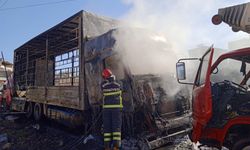 Şanlıurfa’da  bir tır bilinmeyen bir nedenle alev aldı