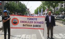 Emekliler 1 Mayıs kutlamalarına katıldı
