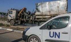 Siyonist rejim Gazze'deki BM yardım tır'larını hedef aldı!