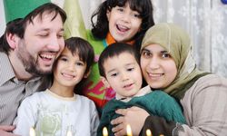Bir erkek sevdiğini belli etmemek için ne yapar?