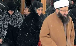 Cübbeli Ahmet hoca'nın eşi mine ünlü kimdir kaç yaşında?