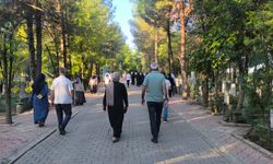 Batmanlılar Mezarlıklara Akın Etti