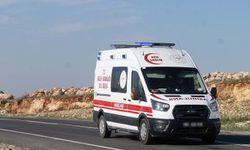 Otomobiller kafa kafaya çarpıştı: 8 yaralı