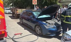 Yanan aracı vatandaşlar söndürdü