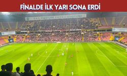 Finalde İlk Yarı Sona Erdi