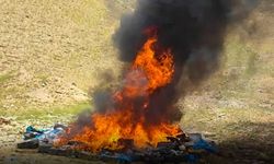 Afganistan'da tonlarca haşhaş yakıldı