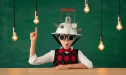 Deli misin yoksa dahi mi?