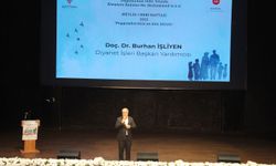 Peygamberimizin ahlakıyla aileyi yeniden inşa etmeliyiz
