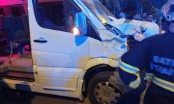 Batman’da belediye kamyonu ile okul servisi çarpıştı!