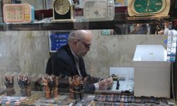 Kaybolmak üzere olan mesleğini yarım asırdır severek yapıyor