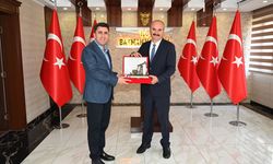 Tunceli Valisi Batmanlı Şefik Aygöl'den Vali Ekrem Canalp'e Nezaket Ziyareti