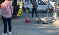 Belediye Otobüsü Yeni Yapılan Kavşakta Kaza Yaptı!