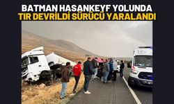 Batman Hasankeyf Yolunda Tır Devrildi Sürücü Yaralandı