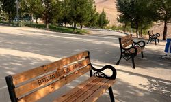 Kız Yurdunun Bahçesine Yeni Bank Düzenlemesi