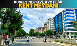 Kongre Merkezi, AVM Değil, Kent Meydanı