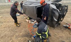 Recep Tayyip Erdoğan Bulvarı’d Feci Kaza: Araç Yan Yattı, 2 yaralı